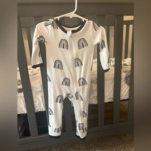 6-12 b&w kyte baby romper